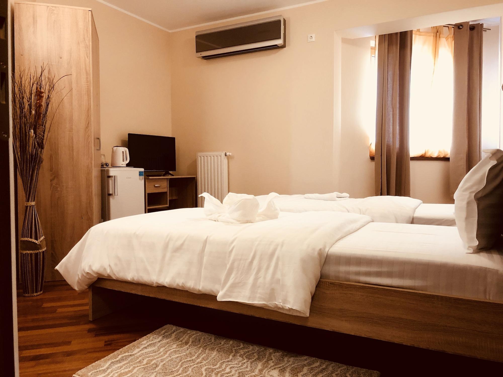 Monte Carlo Palace Rooms Бухарест Экстерьер фото