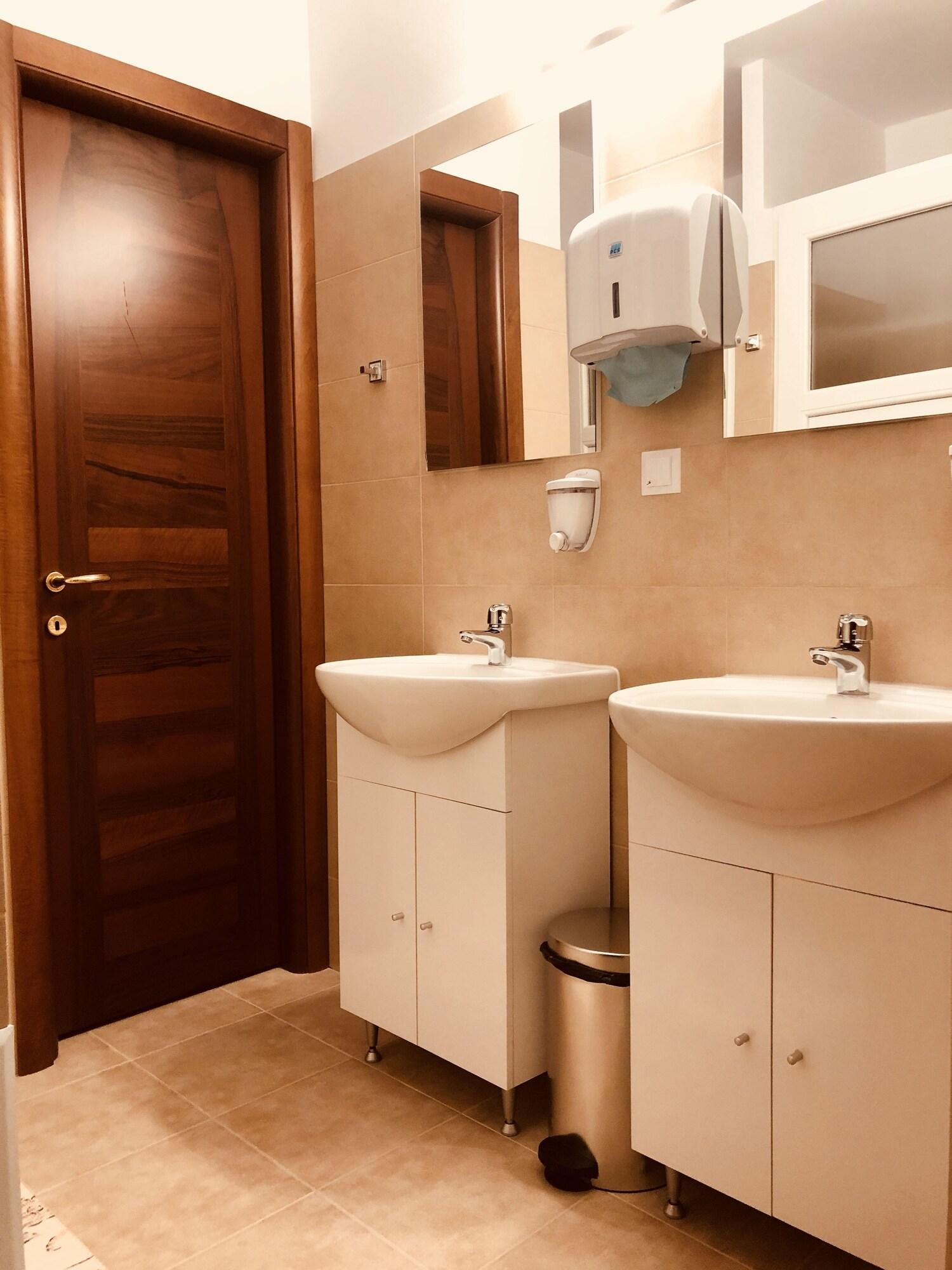Monte Carlo Palace Rooms Бухарест Экстерьер фото