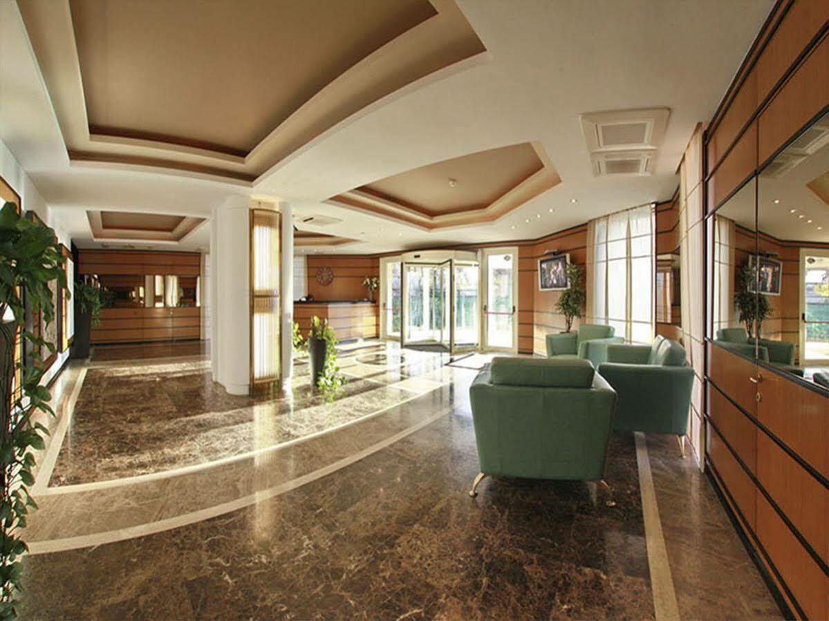 Monte Carlo Palace Rooms Бухарест Экстерьер фото